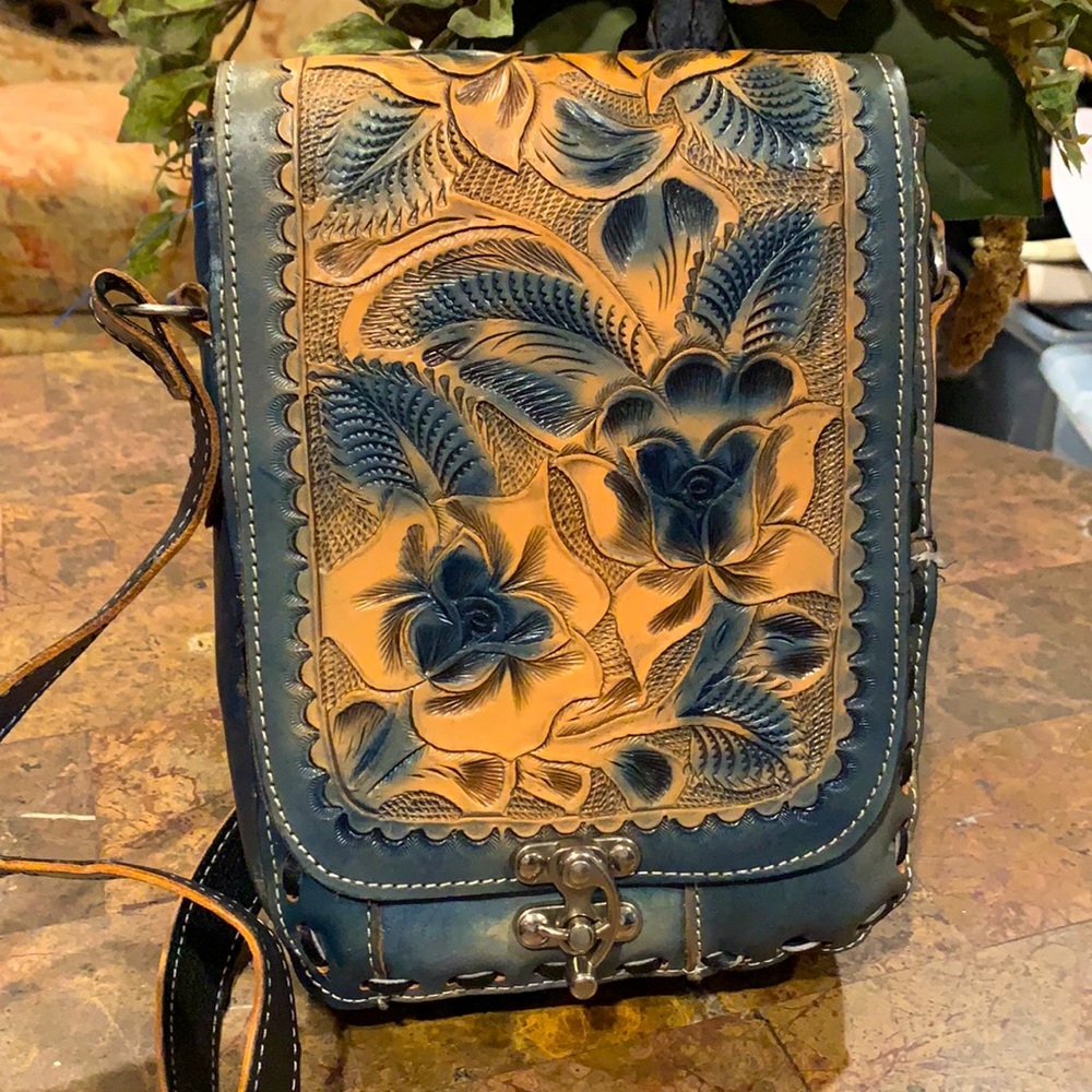 Hand tooled Mexican Blue/Green/Cream Leather Bag. - Picture 2 of 5